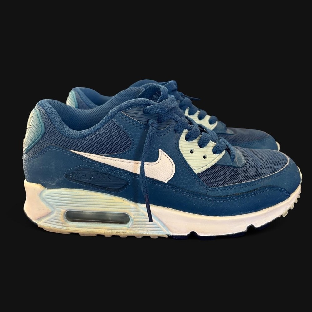 Nike Air Max 90 sneakers in navy blue with white swoosh Size 6 women's No Box